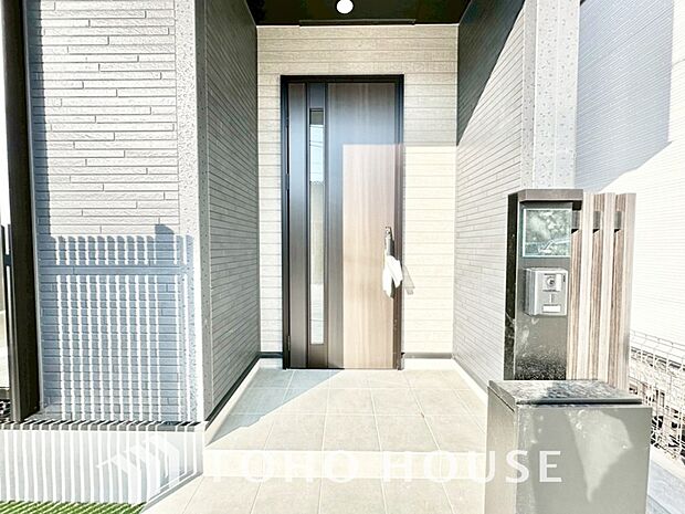 ダウンライトを使用しお洒落に演出。帰りたくなる家をテーマに設計。いつも「人」と「家」の間に・・・。