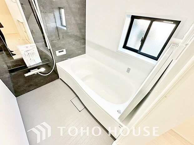 心地よいバスタイムを演出する浴室はゆとりあるサイズを採用。