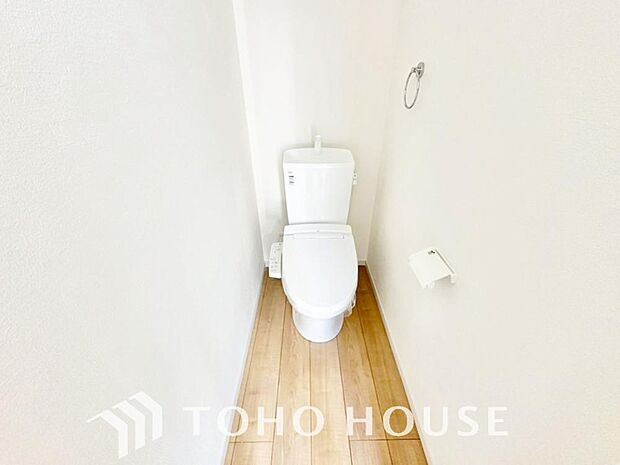十分な広さと清潔感のあるカラーで纏まったおトイレ。時間に余裕とゆとりを持たせます。