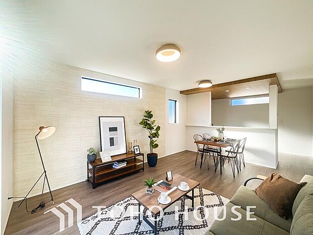 作り手の「気持ちの良いリビングでお過ごししていただきたい」という思いを感じさせます。