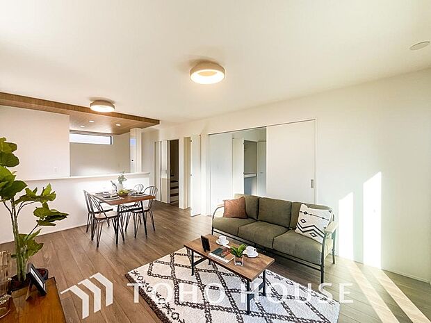 造りこんだ空間演出の妙が生み出す光と質のハーモニーはこの住宅のクオリティの良さを実感させてくれます。