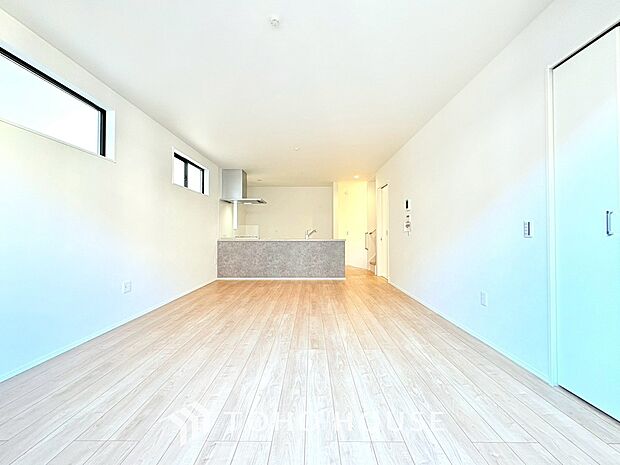 作り手の「気持ちの良いリビングでお過ごししていただきたい」という思いを感じさせます。