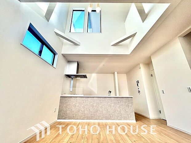 家は、ただ生活する場ではなく、笑顔の毎日、安らぎの日々のために、暮らしを愉しく、快適にする場所。