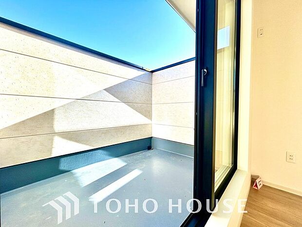 夜空の煌めきや、室内への通風や採光へ一役。ガーデニング等も充分に楽しめる広さを確保しております。