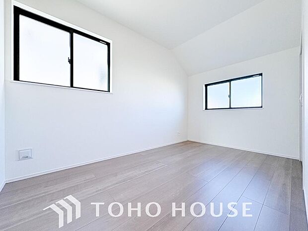 一日の疲れを癒やしてくれる主寝室。時を忘れて過ごす場所として過ごせるお部屋。