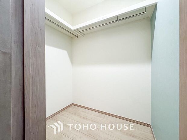たっぷりと荷物を入るよう広々としたウォークインクローゼットを完備、使い勝手の良さを追求しております。。