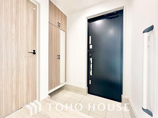 ゲストを招き、家族を迎える玄関は、ディスプレイや照明にこだわってみてはいかがでしょうか。