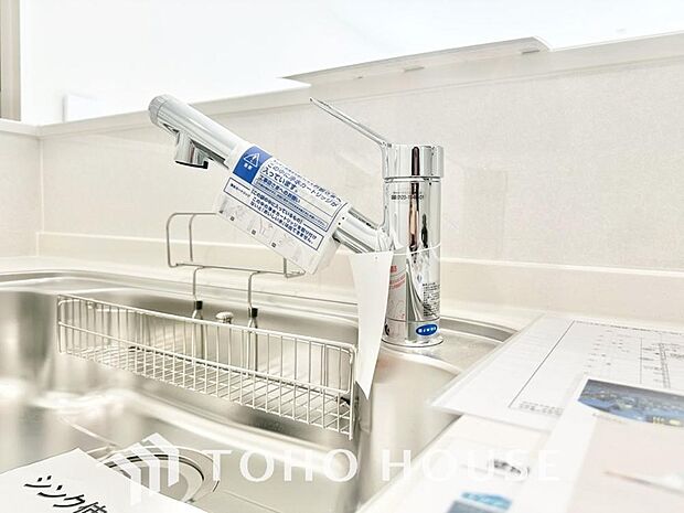 浄水器ボタンひとつで浄水と原水に切り替えられる浄水器一体型水栓を使用。