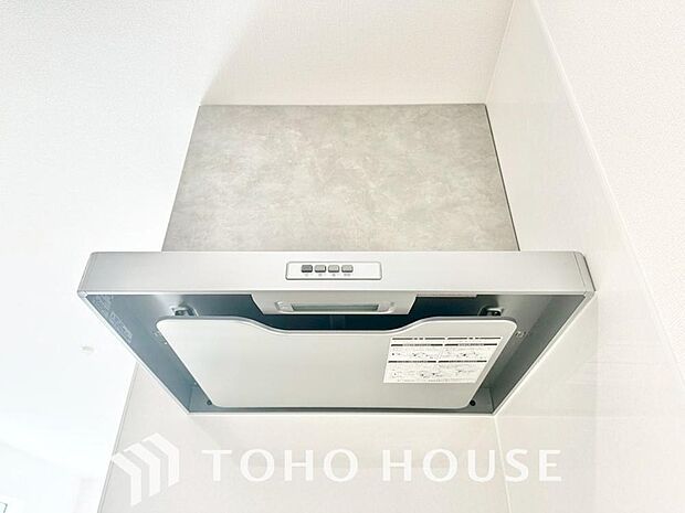 スリムタイプのレンジフードはスタイリッシュで、掃除が簡単なメリットもあります。