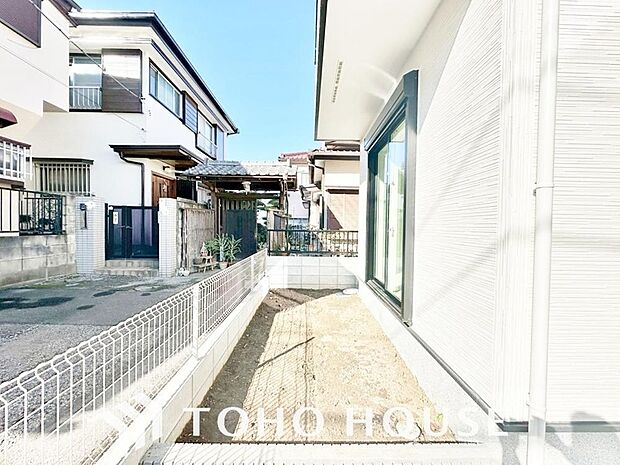 四季折々の変化を楽しめる心地よい場所。時間の経過と共に味わいが出る素敵な空間へ。