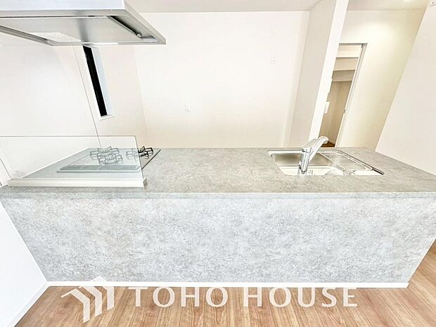 充実した収納スペースを搭載したシステムキッチンは、日々の家事がはかどります。