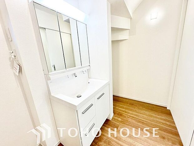 平日の朝であっても、落ち着きとくつろぎを感じられる空間。気持ちよく身だしなみを整えられます。