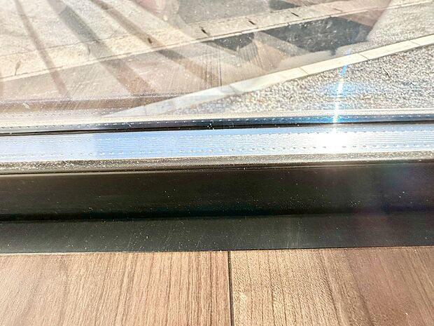 複層ガラスは結露を抑えたり、遮音にも効果を発揮します。