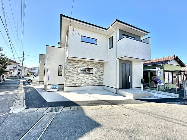 マンションとは違う敷地内駐車。ご主人様のお車のお手入れにも気合が入りますね。