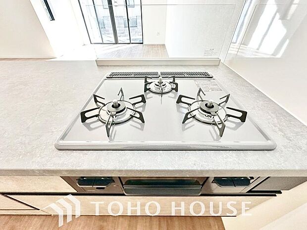 毎日料理をする、料理が好き、家族が多くて量を作る必要がある、等の方々にとっては必須の3口コンロ。