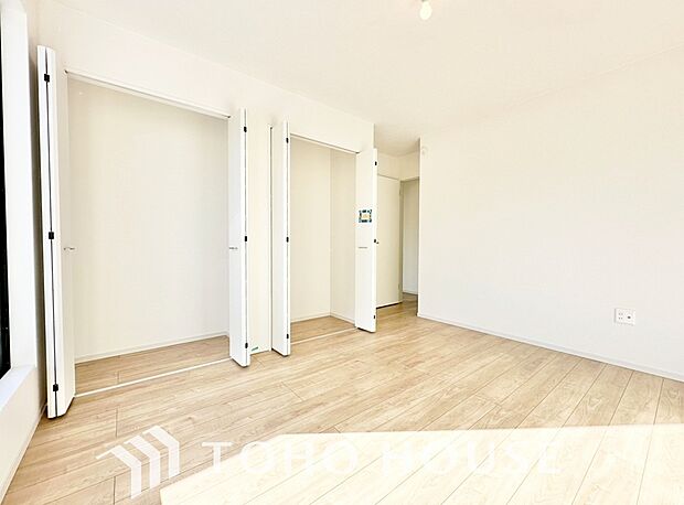 快適な光を取り入れ、心地よい風を取り入れます。心と体をゆったりと安らげる寝室。