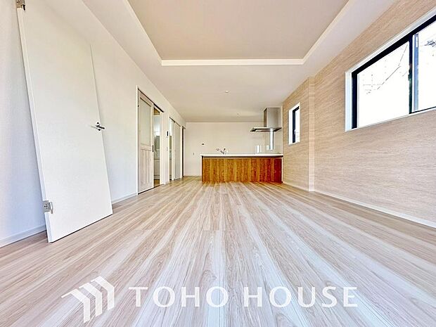 作り手の「気持ちの良いリビングでお過ごししていただきたい」という思いを感じさせます。