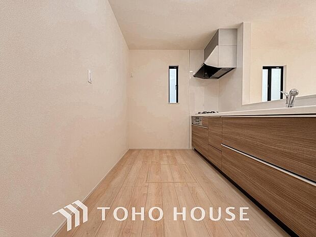 広々キッチンを採用。みんなで作った料理を召し上がりながらの会話は、どのような物になるのでしょうか。