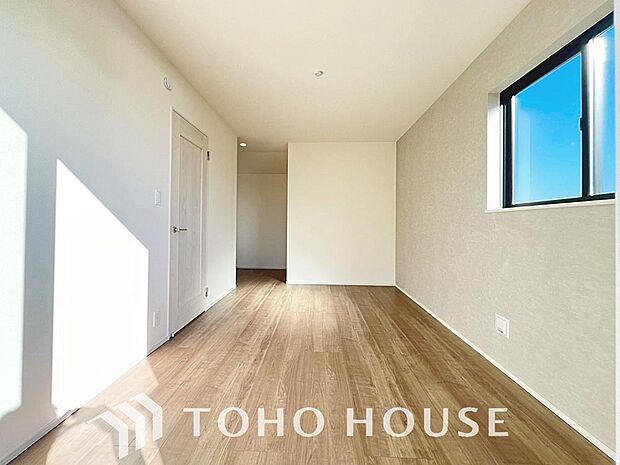 一日の疲れを癒やしてくれる主寝室。時を忘れて過ごす場所として過ごせるお部屋。