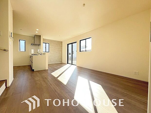 作り手の「気持ちの良いリビングでお過ごししていただきたい」という思いを感じさせます。