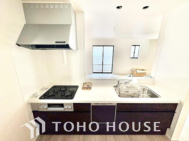 ご家族みんなで調理ができる位のスペースを実現したキッチン空間となっております。