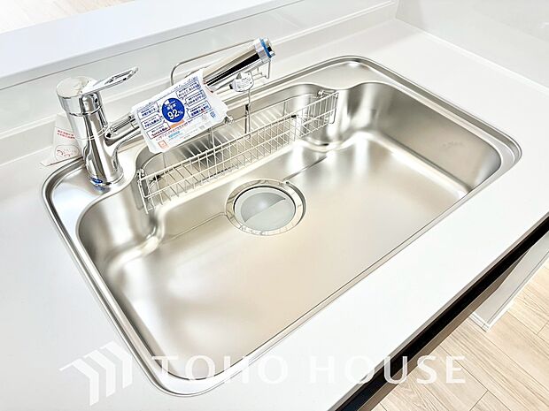 ワンタッチで浄水と原水を切り替えできる浄水器一体型水栓は水道水に含まれる有害物質を除去してくれます。