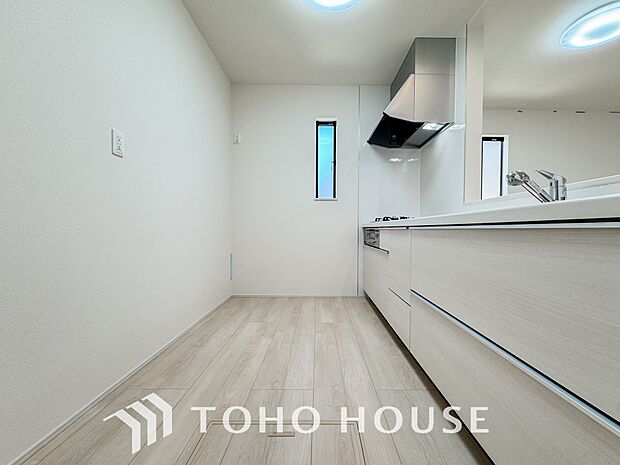 広々キッチンを採用。みんなで作った料理を召し上がりながらの会話は、どのような物になるのでしょうか。