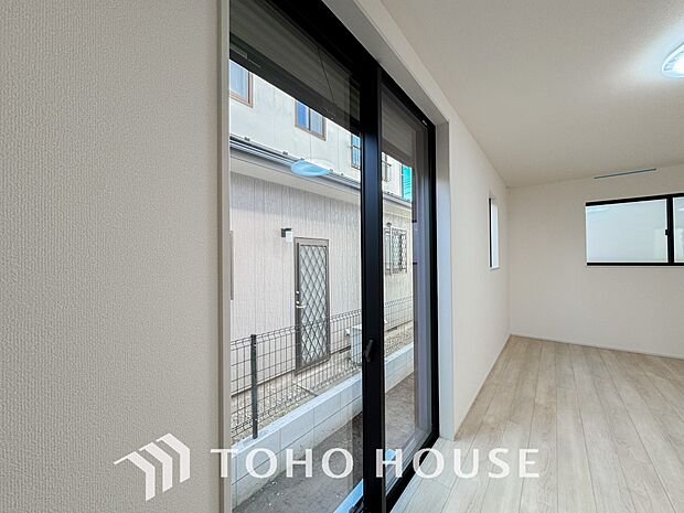 複層ガラスは結露を抑えたり、遮音にも効果を発揮します。