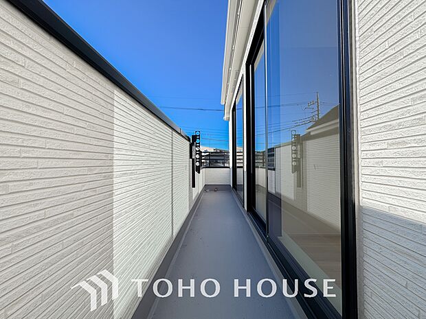 夜空の煌めきや、室内への通風や採光へ一役。ガーデニング等も充分に楽しめる広さを確保しております。