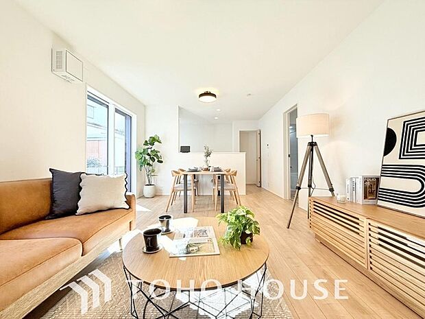 造りこんだ空間演出の妙が生み出す光と質のハーモニーはこの住宅のクオリティの良さを実感させてくれます。