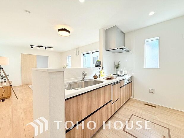 広々キッチンを採用。みんなで作った料理を召し上がりながらの会話は、どのような物になるのでしょうか。