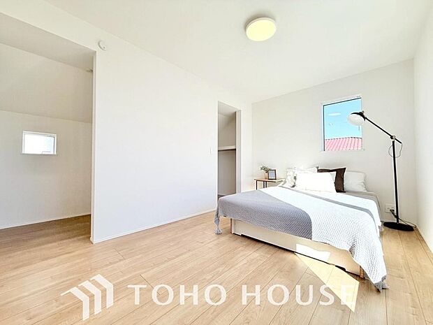 一日の疲れを癒やしてくれる主寝室。時を忘れて過ごす場所として過ごせるお部屋。