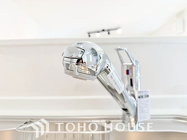 浄水器ボタンひとつで浄水と原水に切り替えられる浄水器一体型水洗を使用。