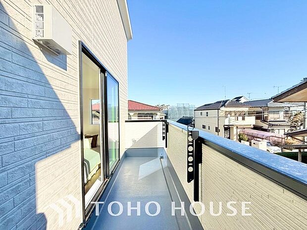 太陽に愛された邸は、陽当り、通風に優れた魅力的で快適さを追求した邸宅です。