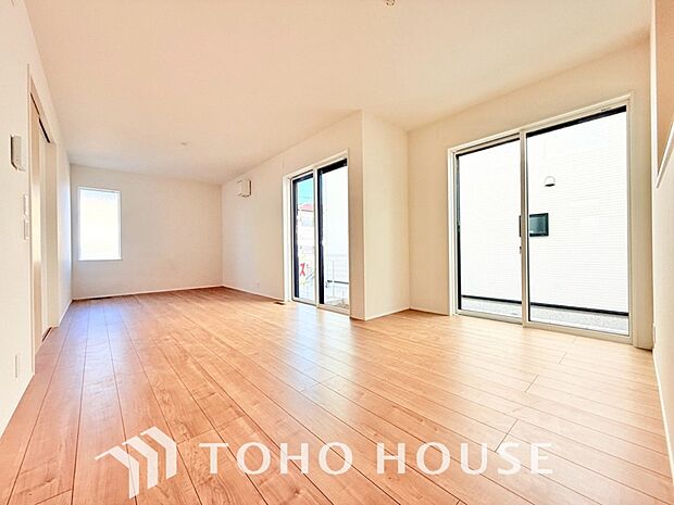 作り手の「気持ちの良いリビングでお過ごししていただきたい」という思いを感じさせます。