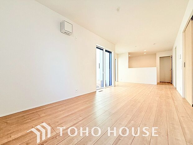 光が注がれる青い空から鮮やかに赤色にゆっくりと染まる。そんな優しい時間がここでは流れてゆく。