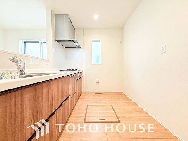 ご家族みんなで調理ができる位のスペースを実現したキッチン空間となっております。