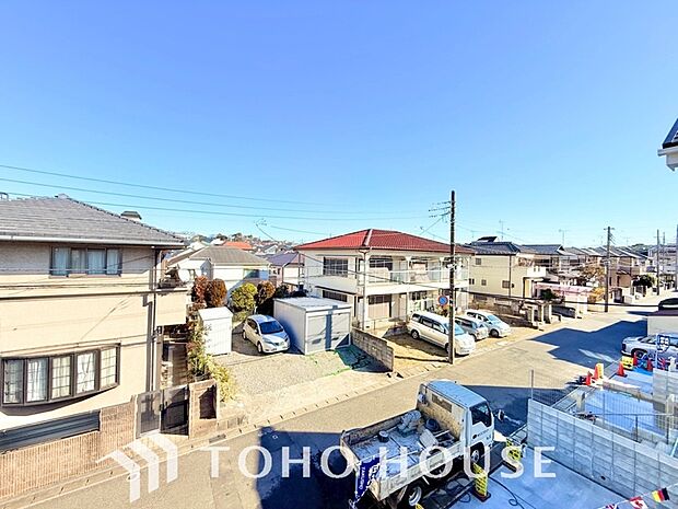 その豊かな眺望にふさわしい空間には、通風・採光にも優れ、心地よい光と風があふれています。