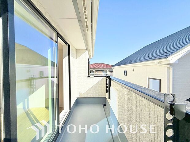 太陽に愛された邸は、陽当り、通風に優れた魅力的で快適さを追求した邸宅です。