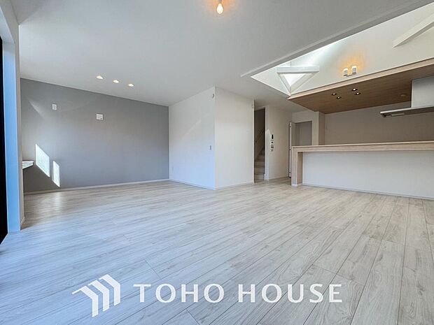 広いＬＤＫでは家族が集まり一緒の時間を過ごせる工夫がされております。