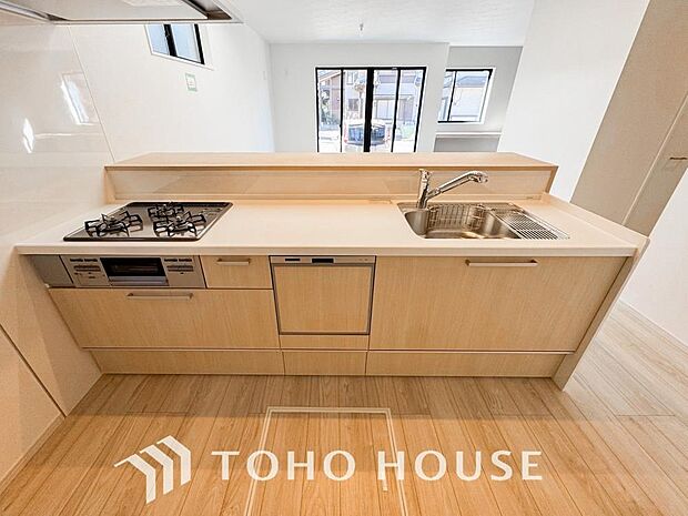 充実した収納スペースを搭載したシステムキッチンは、日々の家事がはかどります。