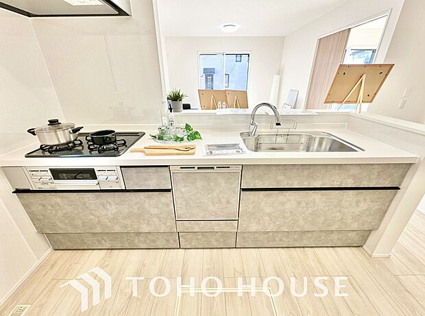 お料理の上手な方が独壇場でお料理の腕を披露するスタイルに向いているキッチンです。