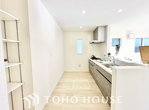 広々キッチンを採用。みんなで作った料理を召し上がりながらの会話は、どのような物になるのでしょうか。