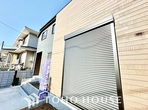 戸建にも防犯機能のシャッターを完備しております。寒い冬でも中から開閉が可能ですのでラクラクな所も便利です。