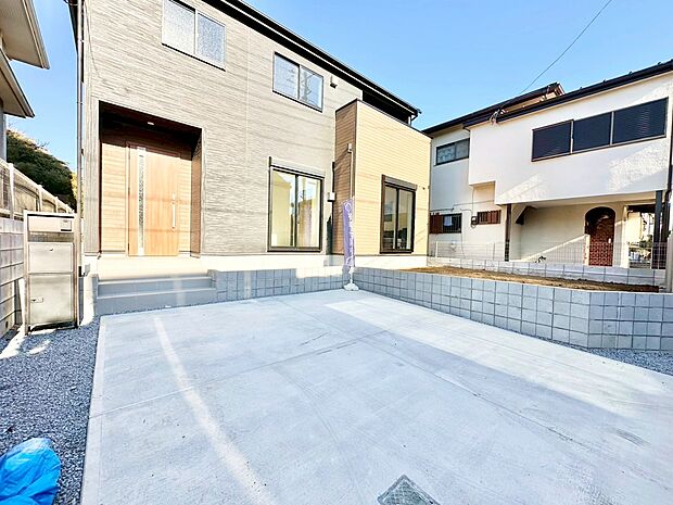 自転車やバイクなど、ゆとりのある敷地で置き場所に困ることはないでしょう。