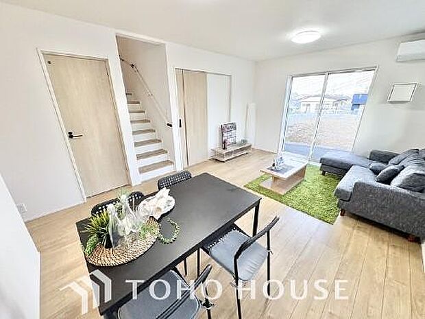 広いＬＤＫでは家族が集まり一緒の時間を過ごせる工夫がされております。