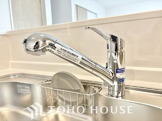 浄水器ボタンひとつで浄水と原水に切り替えられる浄水器一体型水栓を使用。