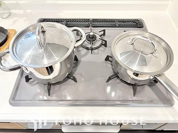 毎日料理をする、料理が好き、家族が多くて量を作る必要がある、等の方々にとっては必須の3口コンロ。