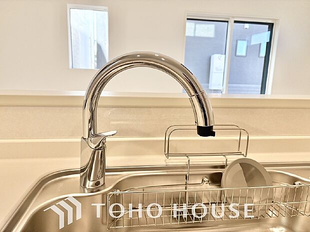 浄水器ボタンひとつで浄水と原水に切り替えられる浄水器一体型水洗を使用。