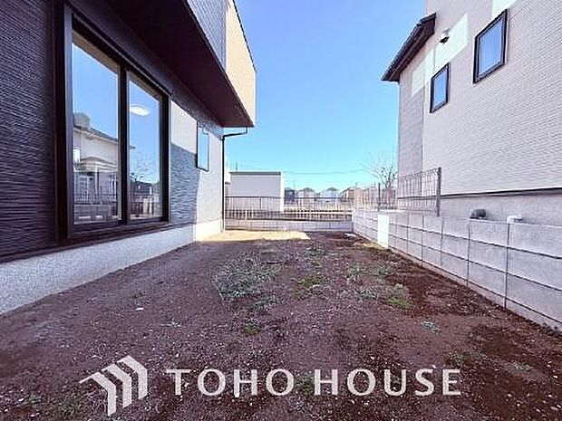 四季折々の変化を楽しめる心地よい場所。時間の経過と共に味わいが出る素敵な空間へ。